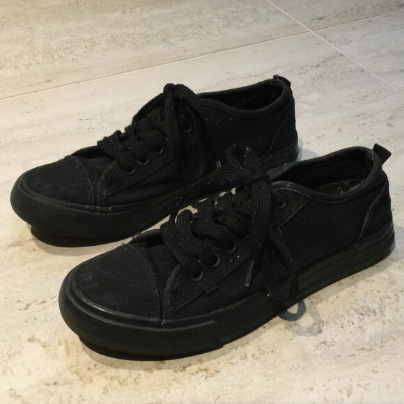 Yellow Flat Lace-Up Fashion Shoes - Size 6 - Picture 3 of 6